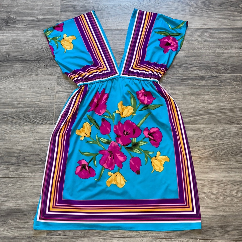 Pretty floral deep V mini / midi dress